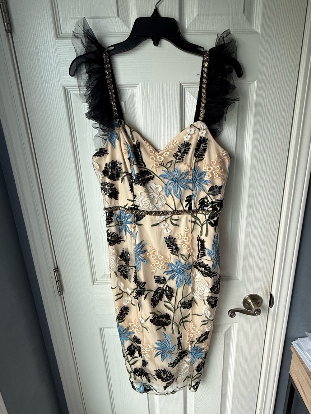 Lulus size M Embroidered Floral Sheath Dress in Cream and Blue